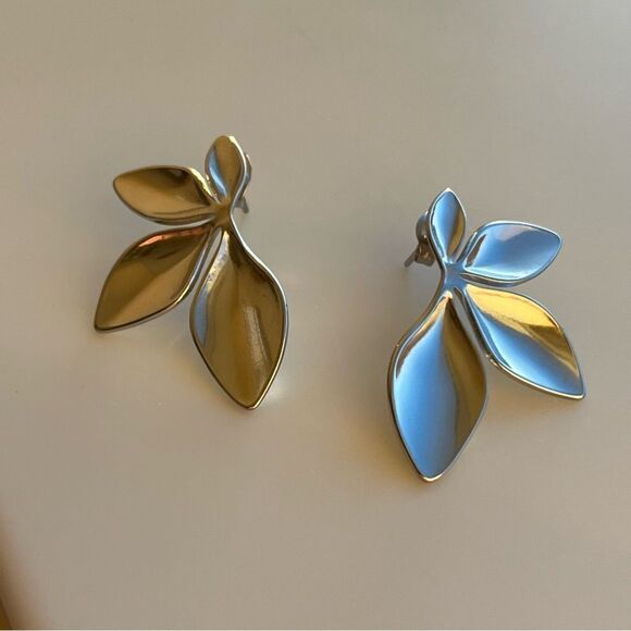 Flower Design Stud Earrings, Stainless Steel Jewelry - Picture 8 of 10